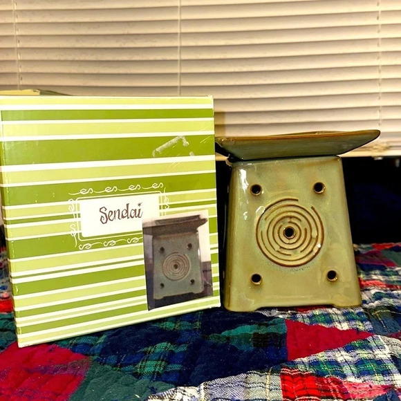 New Scentsy Home Authentic SENDAI Fragrance Wax Melt Warmer original box - Picture 2 of 6